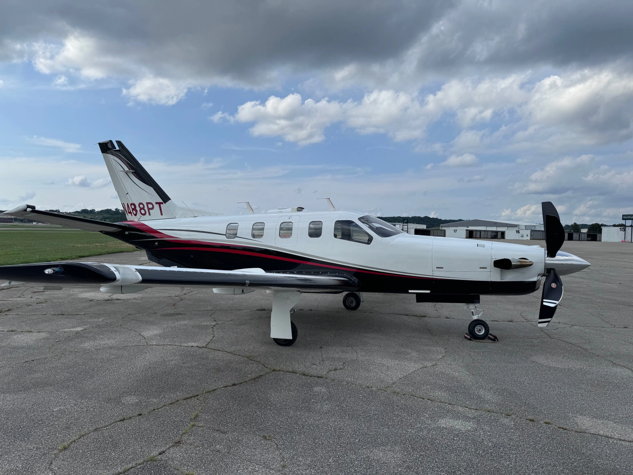 Photo of a plane from the right side
